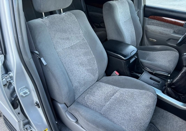 Toyota Land Cruiser cena 76500 przebieg: 332121, rok produkcji 2004 z Starachowice małe 631